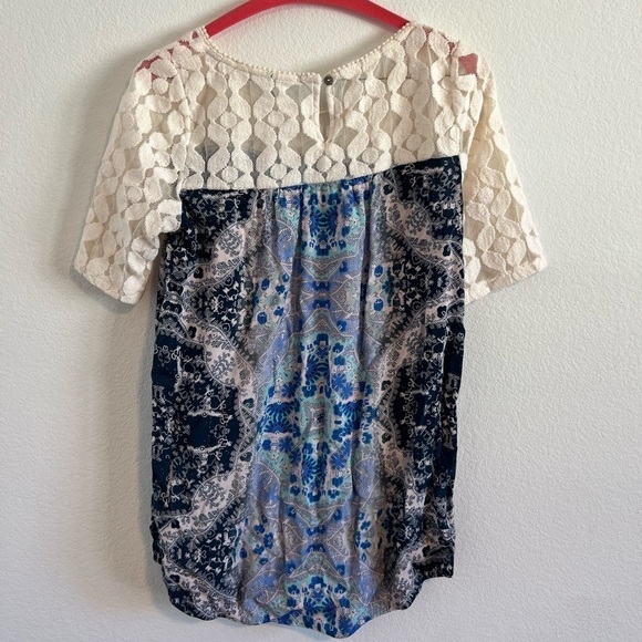 Akemi & Kin Women’s Anthropologie Blouse Size Medium - Picture 4 of 9